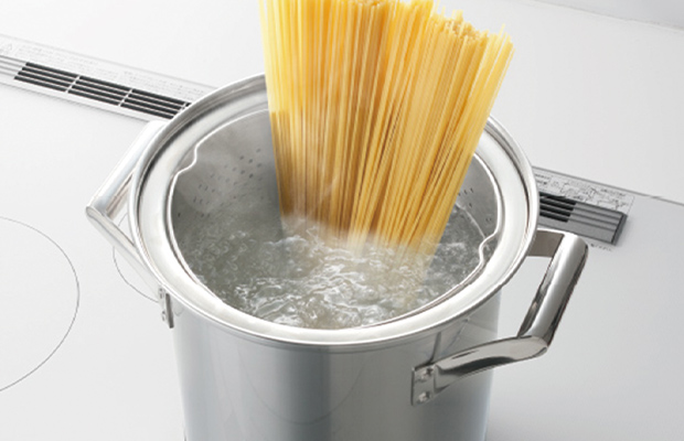 素早く湯沸かし3.2ｋWの大火力（左右IH）